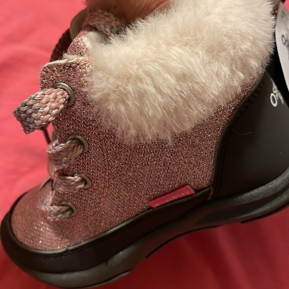 Ever play , cute sparkly pink shoes , for rain or snow - Picture 8 of 8